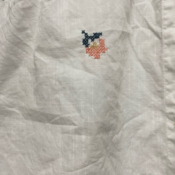 V-Neck Pocket Shirt in Cross-Stitch Floral - Picture 10 of 10